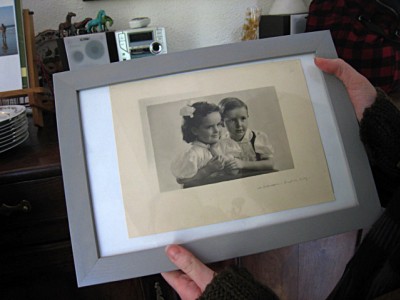 Marjolaine me montre des photos de sa mère enfant