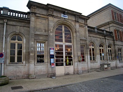 Nous arrivons à la gare de Orry la Ville. Le train est dans deux minutes. Nous courons