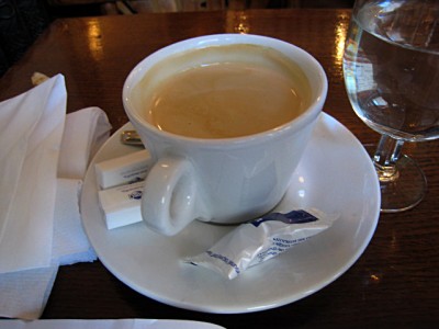 Je bois un café