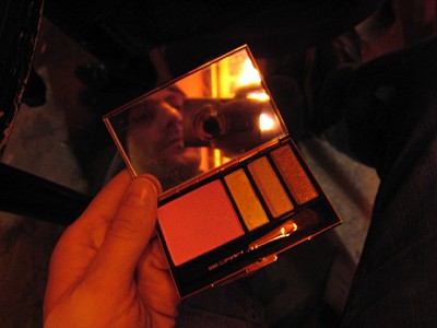 Emma lui a offert une boite de maquillage pour son anniversaire
