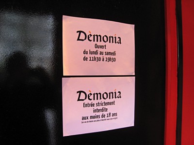 L'entrée est interdite aux moins de 18 ans
