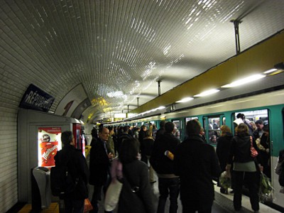 Nous prenons le métro