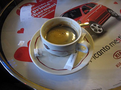 Je bois un café