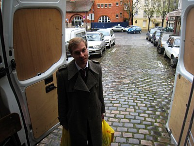 Arrivée de Thibaut (en tenue de déménageur)