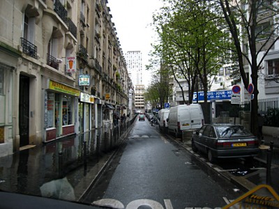 Nous arrivons mais il est très difficile de se garer