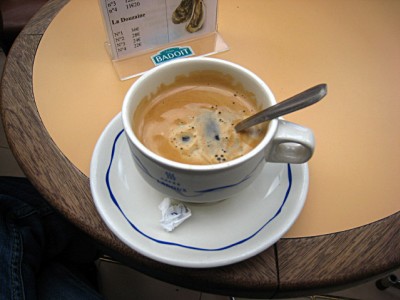 Je bois un café