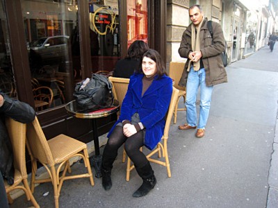 Je retrouve Aurore dans un bar
