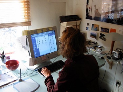 Nous allons dans son bureau
